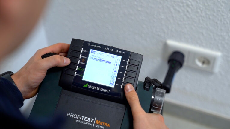 Sequenz 01.00_00_33_08.Standbild004